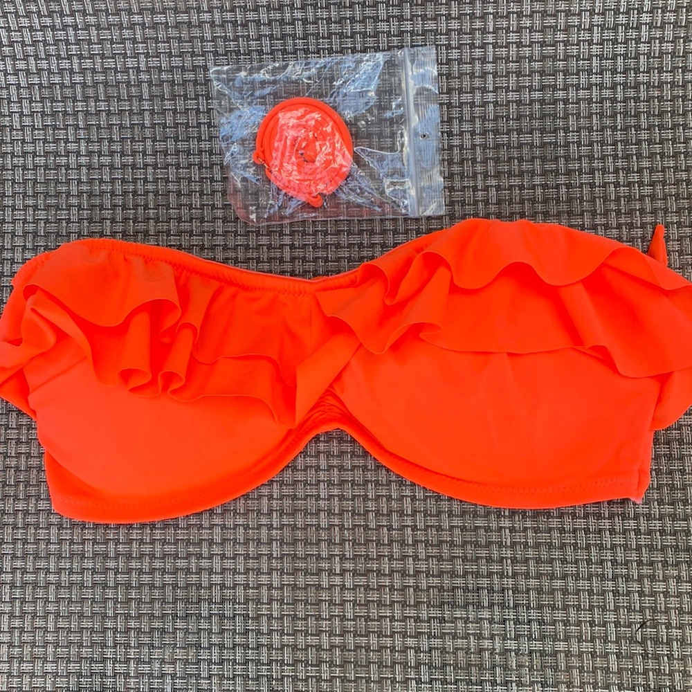 BNWT H&M Coral Ruffled Bikini Top with Removable Straps
